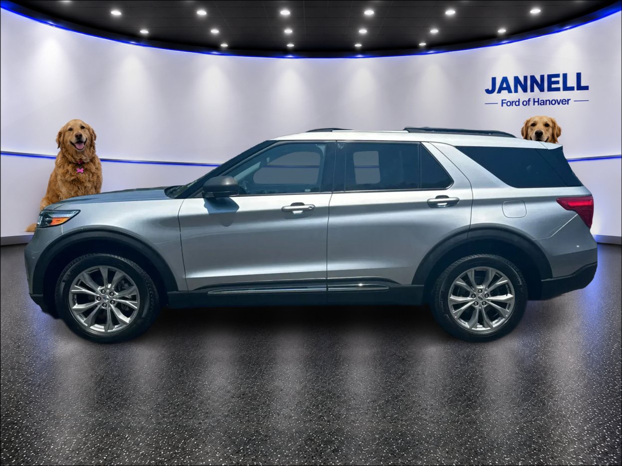 Used 2023 Ford Explorer XLT w/ Equipment Group 202A AWD/4WD image 8