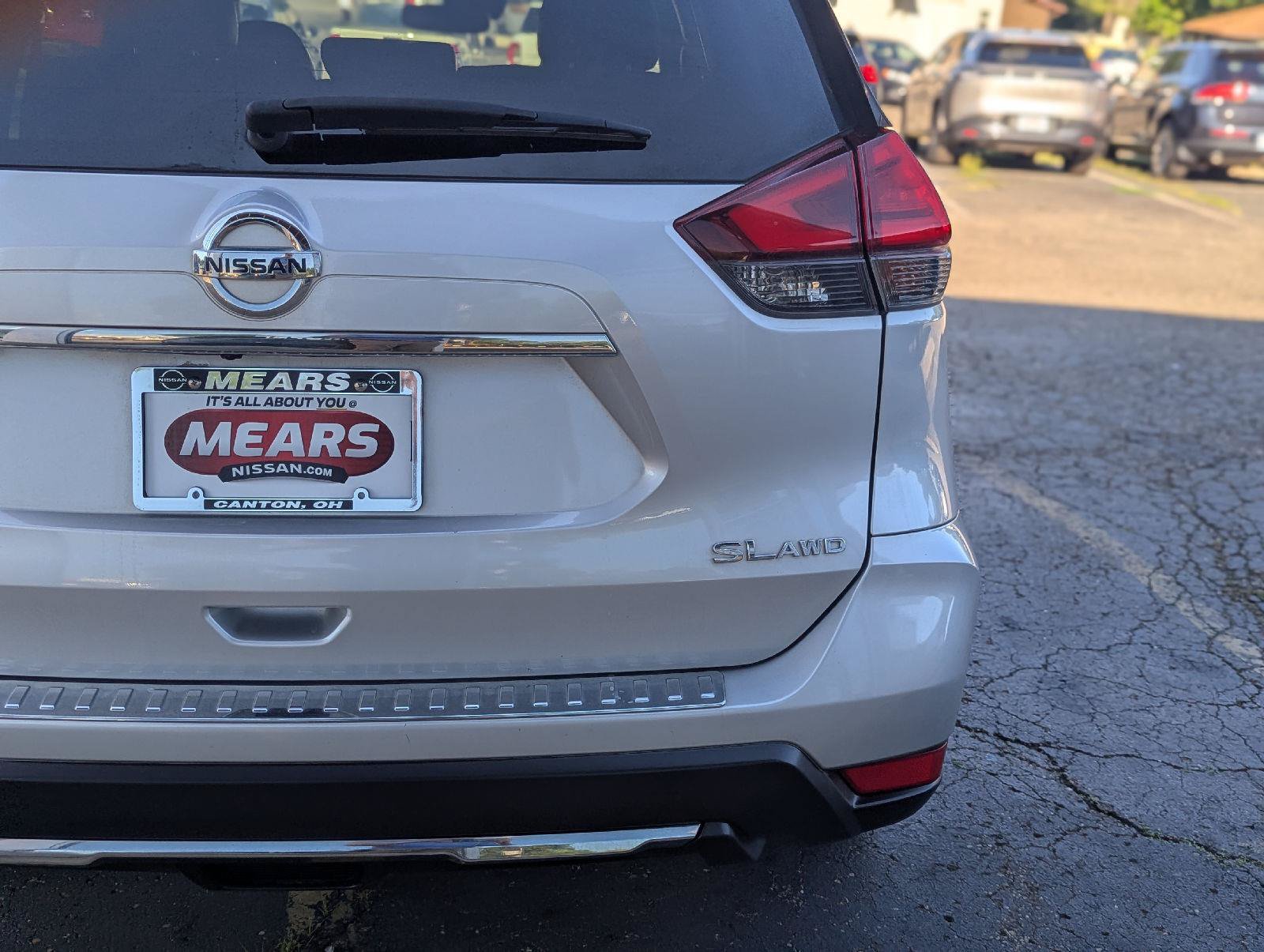 Used 2017 Nissan Rogue SL w/ SL Premium Package AWD/4WD image 8