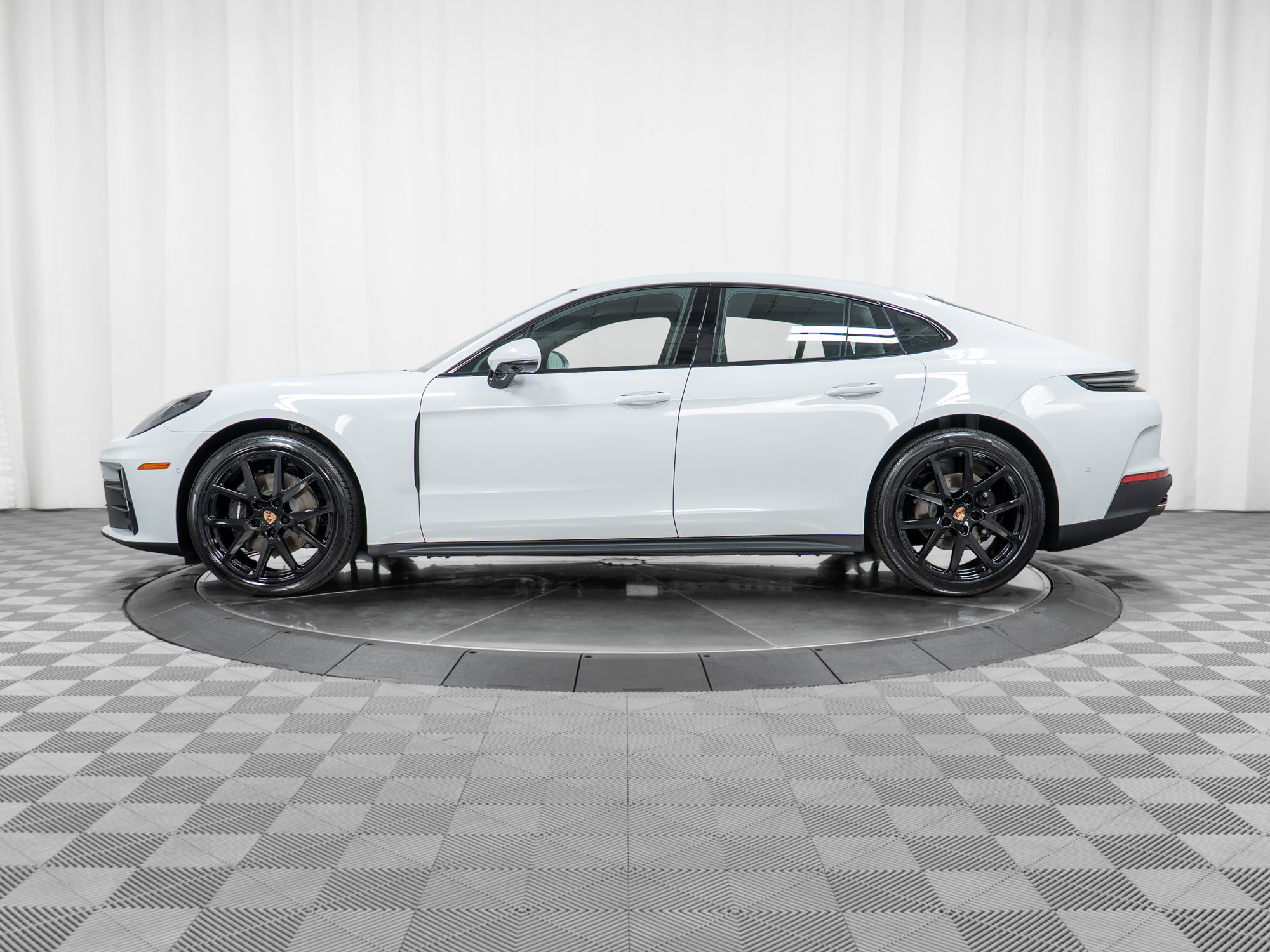 New 2026 Porsche Panamera 4 AWD/4WD image 2