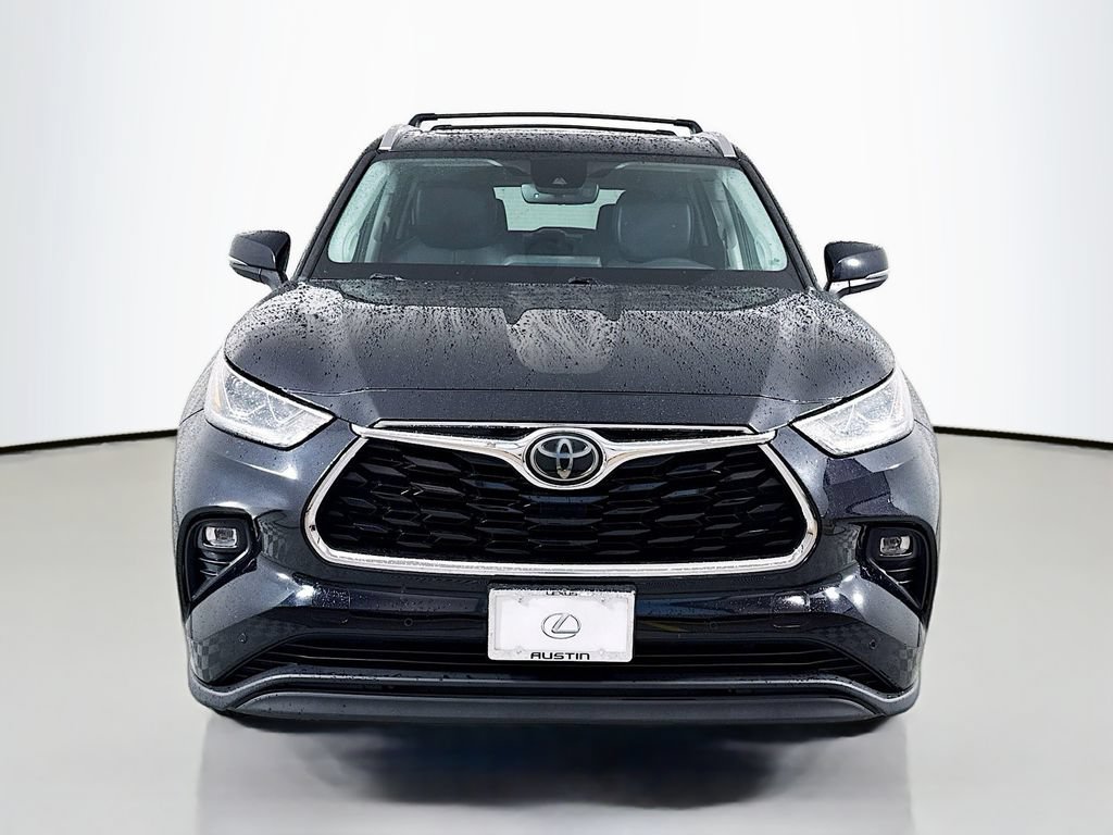 Used 2020 Toyota Highlander Limited FWD image 2