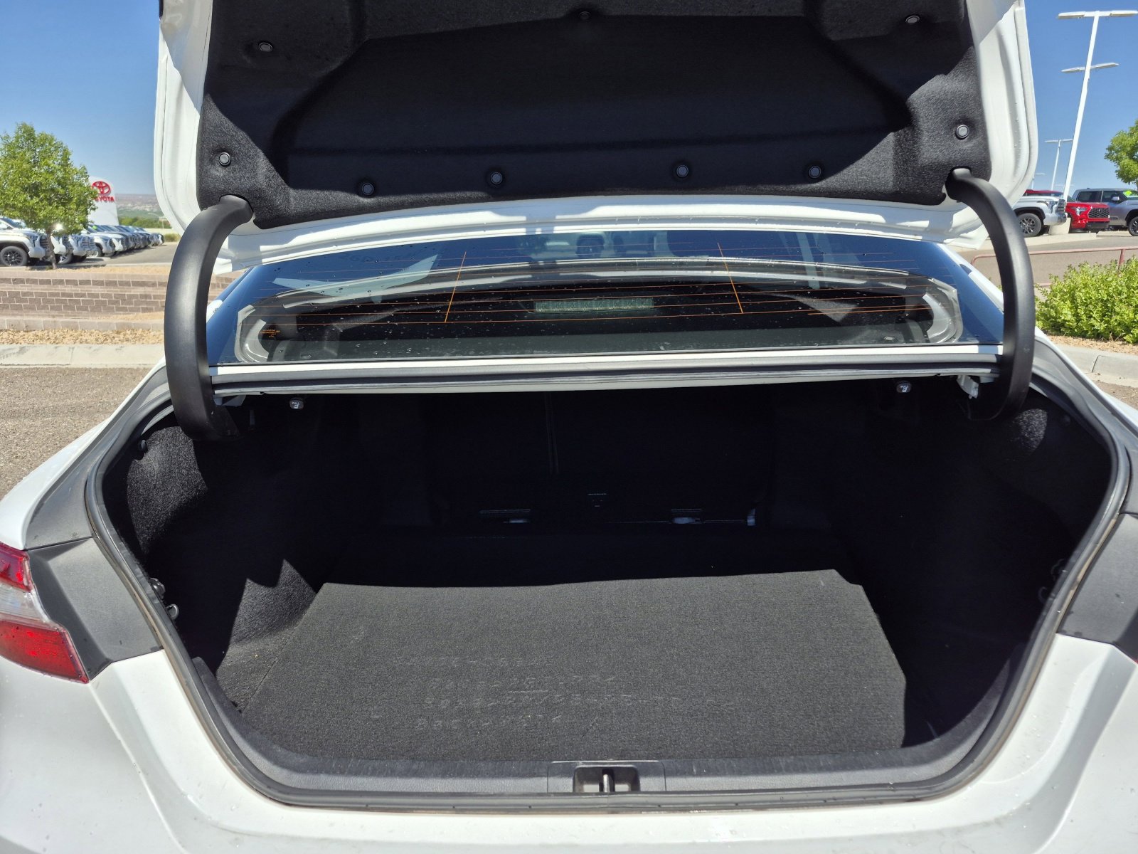 Used 2019 Toyota Camry LE FWD image 20