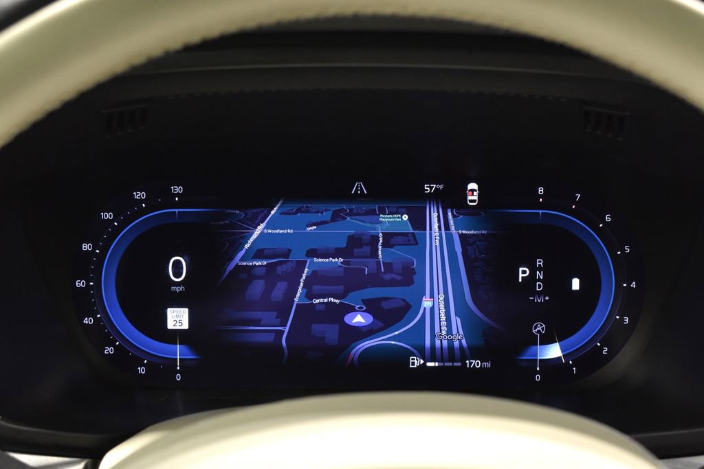 Used 2023 Volvo XC60 B5 Plus image 21