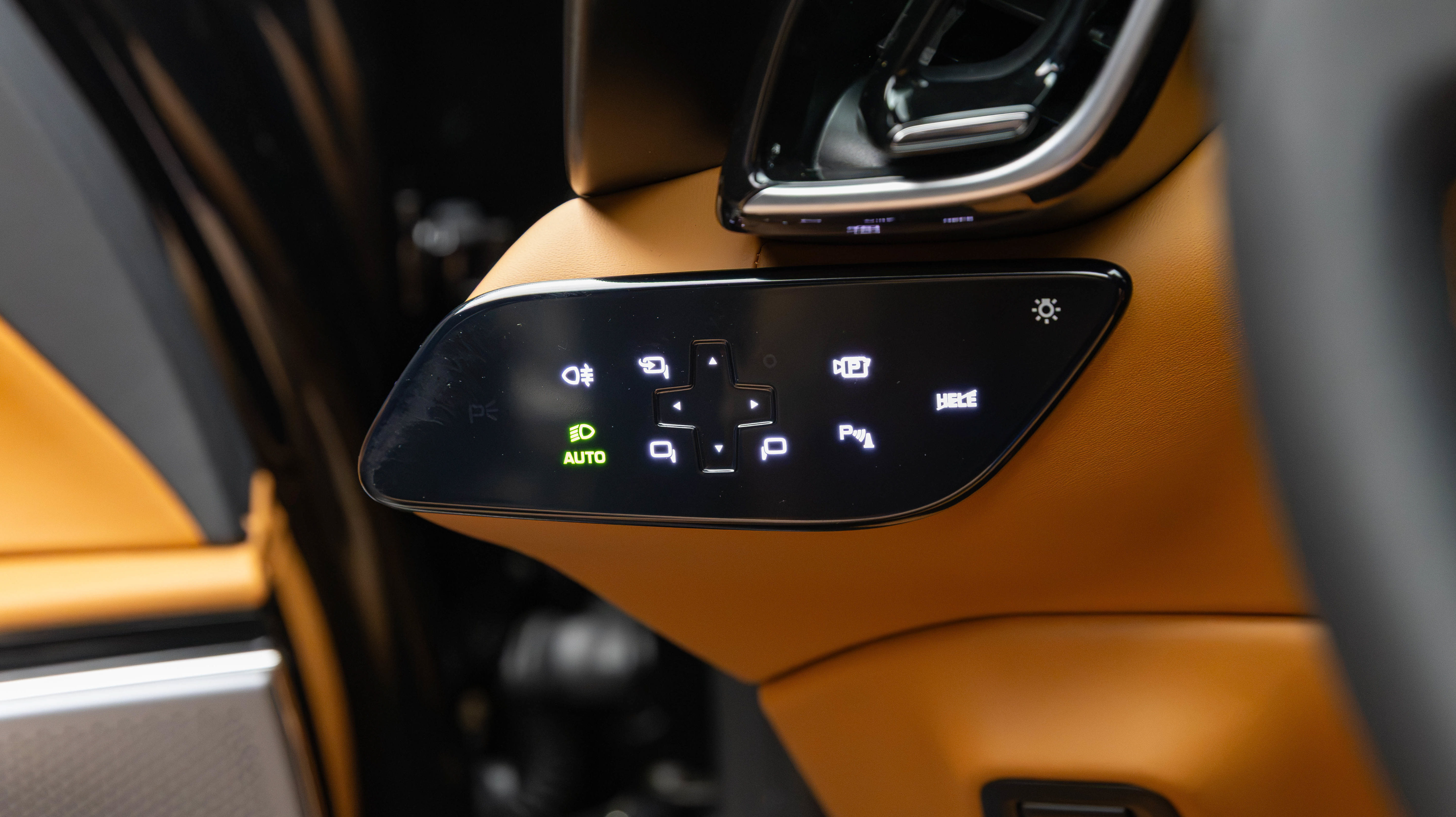 Certified 2025 Ferrari Roma Spider RWD image 23