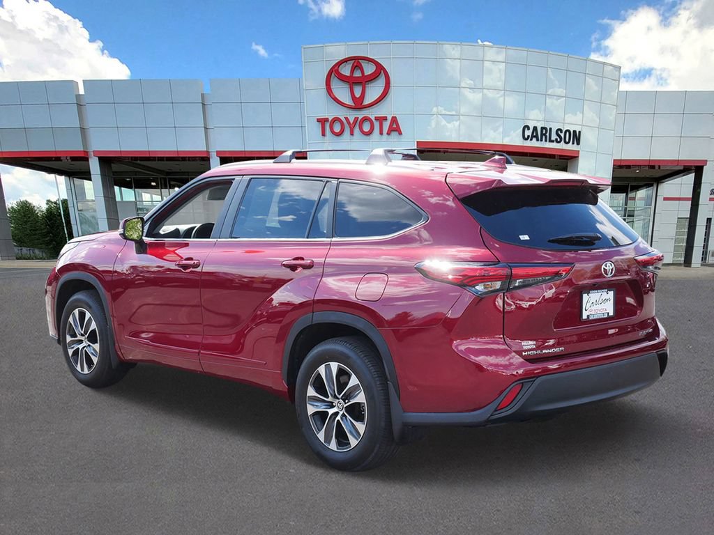Used 2023 Toyota Highlander XLE AWD/4WD image 6