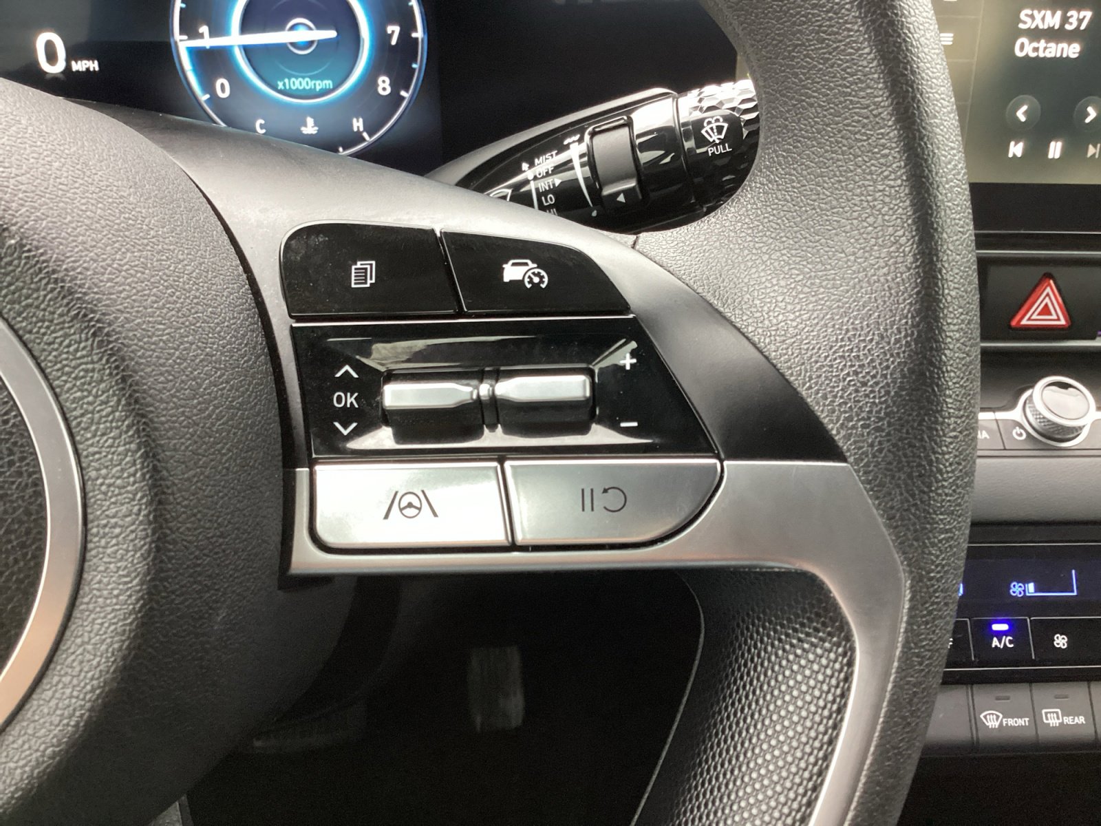 Used 2024 Hyundai Elantra SEL image 19