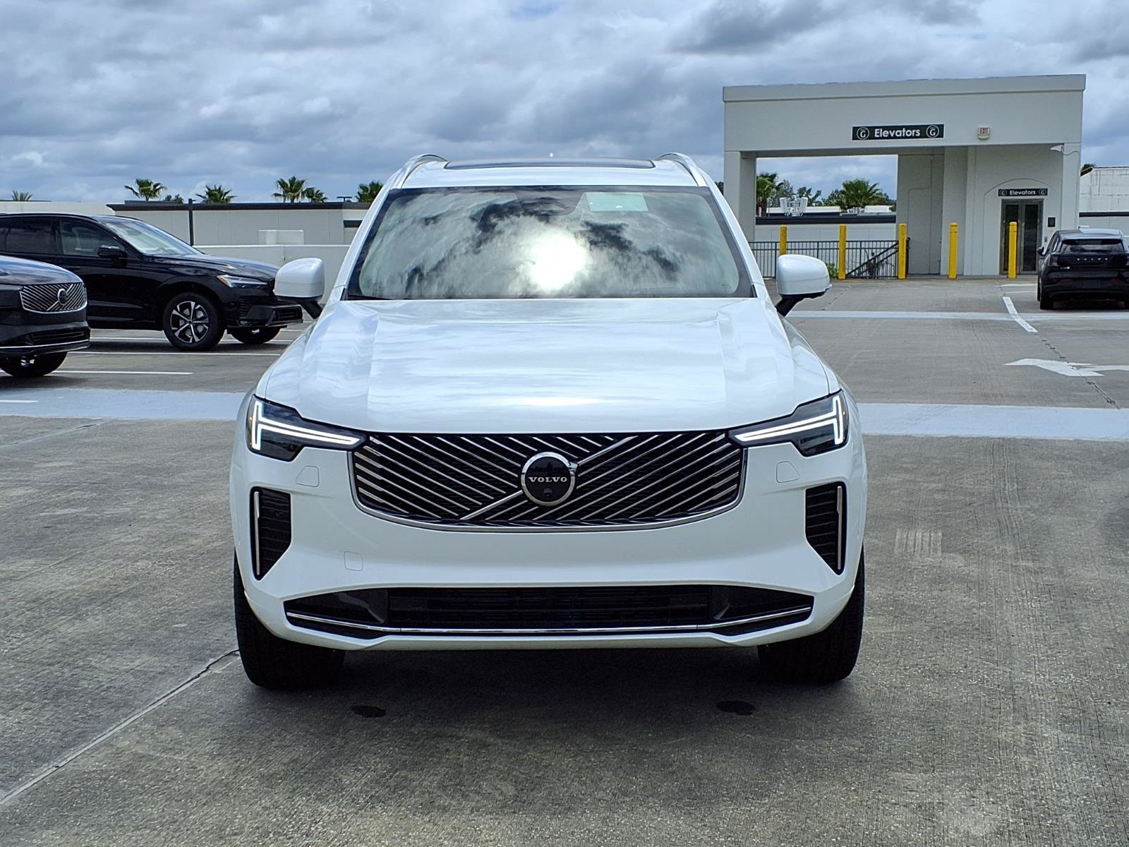 New 2026 Volvo XC90 B6 Ultra w/ Protection Package AWD/4WD image 2