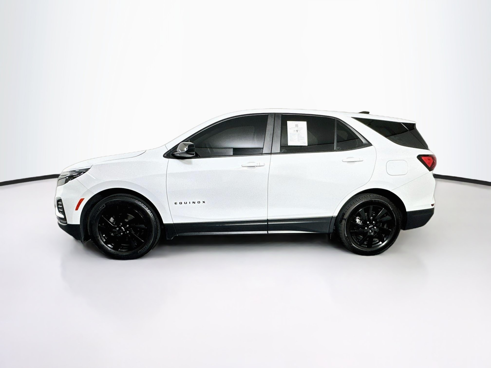 Used 2023 Chevrolet Equinox LS w/ Midnight Edition FWD image 4