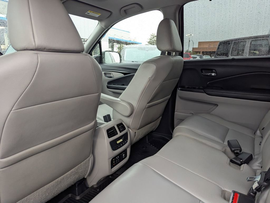 Used 2017 Honda Pilot Touring image 31