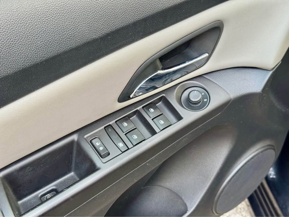 Used 2015 Chevrolet Cruze LS image 12