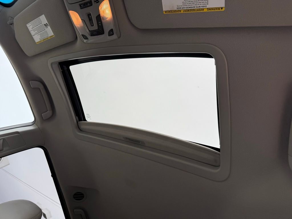 Used 2013 Toyota Sienna XLE image 35