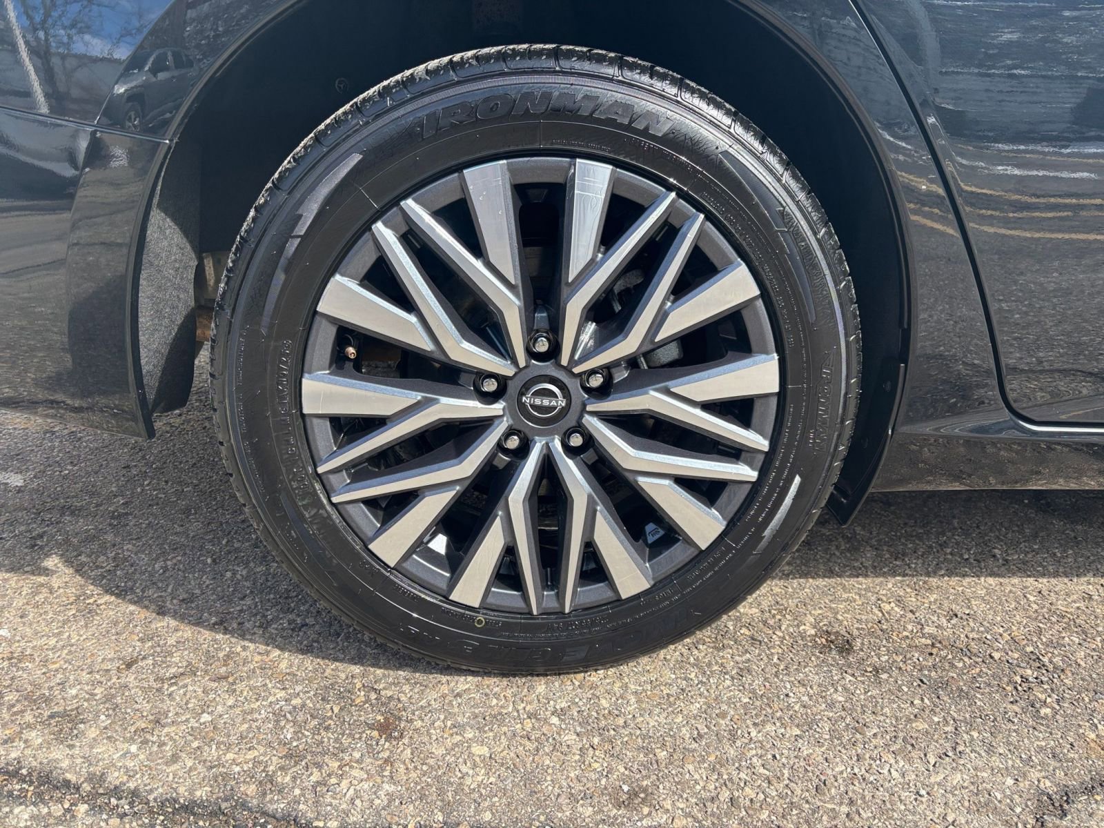 Used 2025 Nissan Altima 2.5 SV FWD image 31