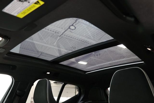 Used 2025 Volvo XC40 B5 Plus AWD/4WD image 31