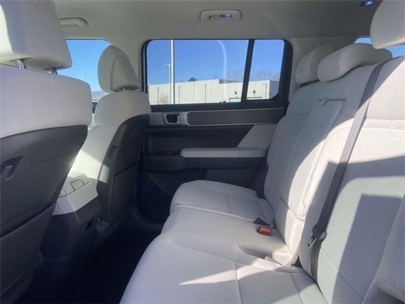 Certified 2025 Hyundai Santa Fe SE image 11