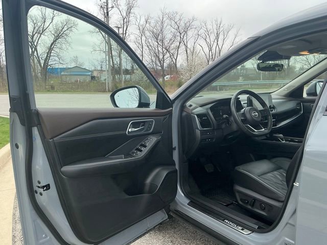 Used 2023 Nissan Rogue Platinum w/ Platinum Premium Package image 15
