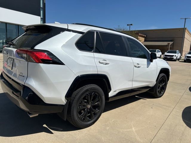 Used 2023 Toyota RAV4 SE w/ Convenience Package image 16