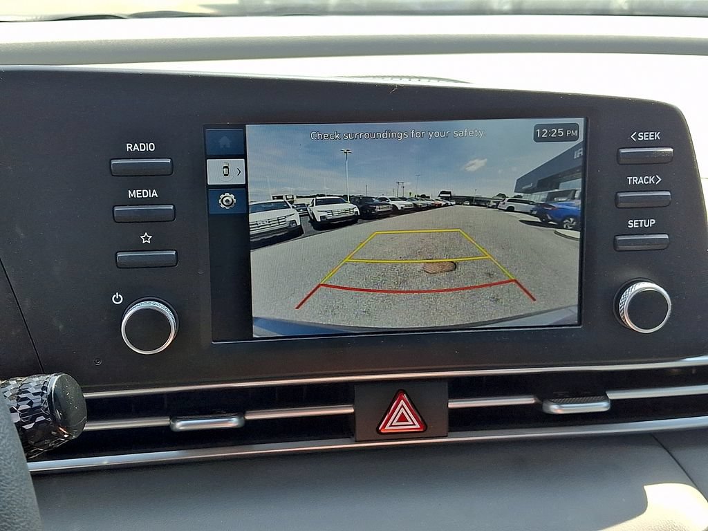 Used 2025 Hyundai Elantra SE FWD image 18