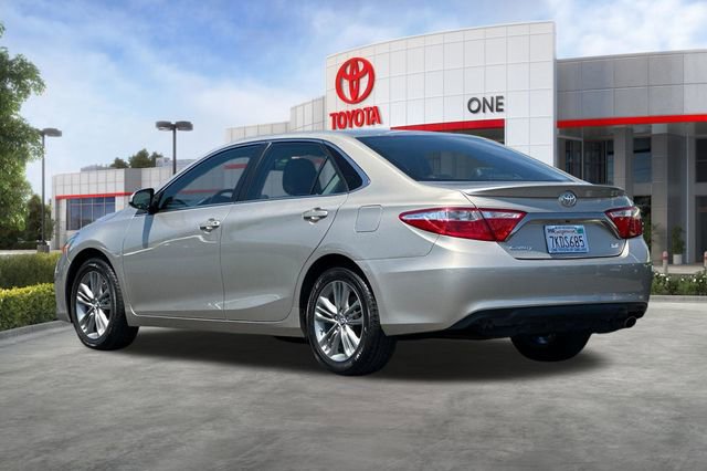 Used 2015 Toyota Camry SE w/ Moonroof Package FWD image 6