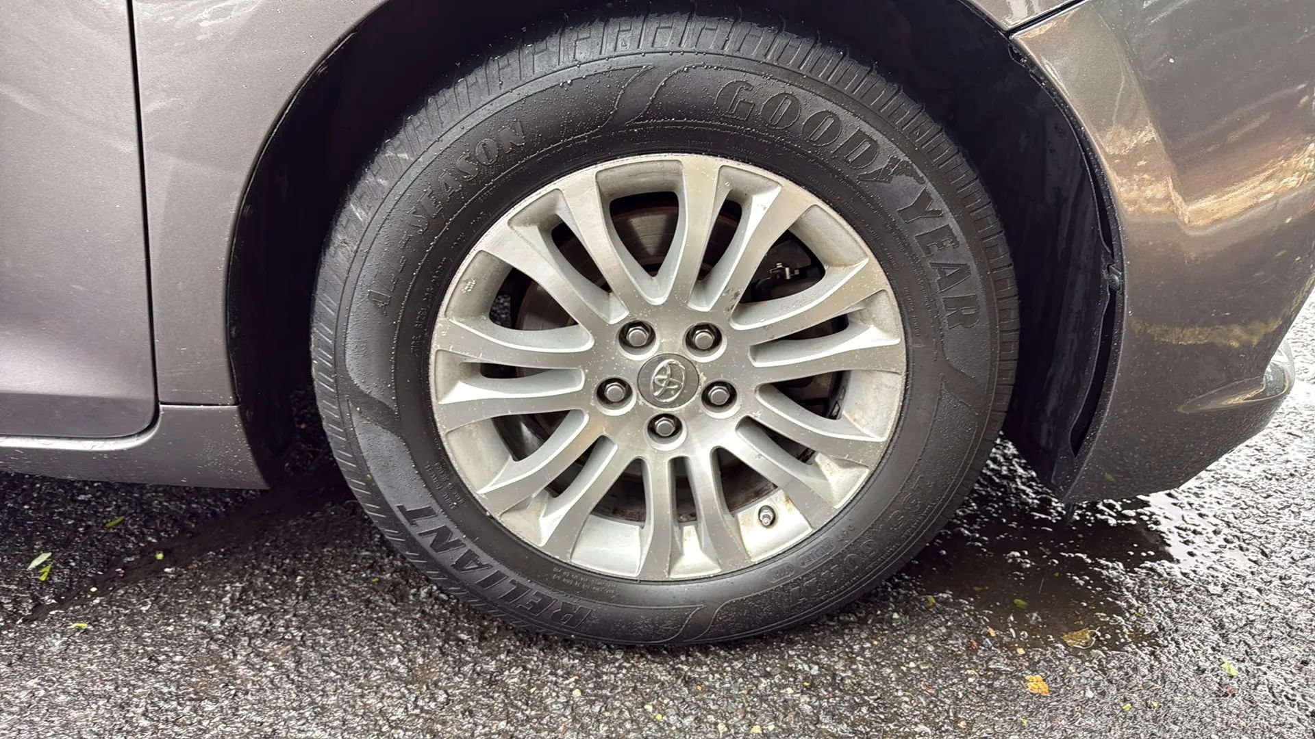 Used 2013 Toyota Sienna XLE FWD image 12