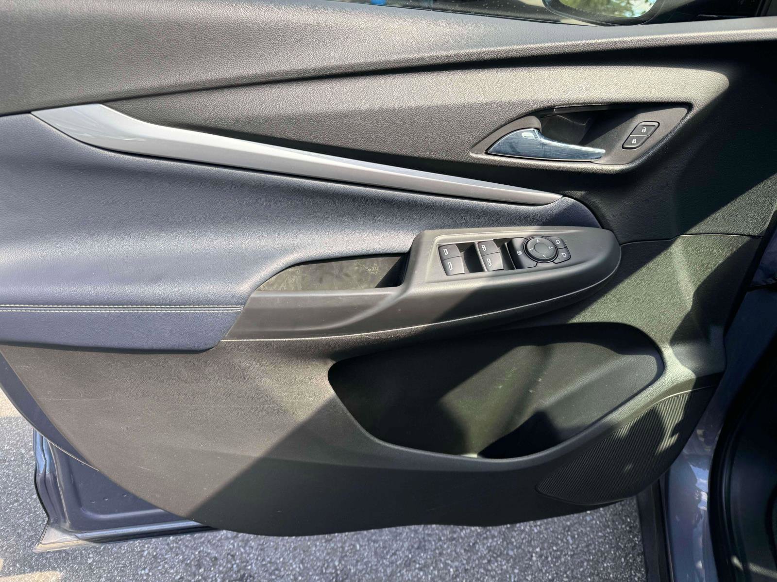 Used 2022 Chevrolet Bolt EUV LT w/ Convenience Package image 15