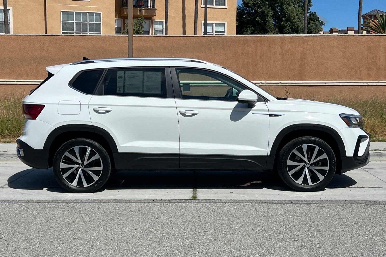 Used 2022 Volkswagen Taos SE AWD/4WD image 3
