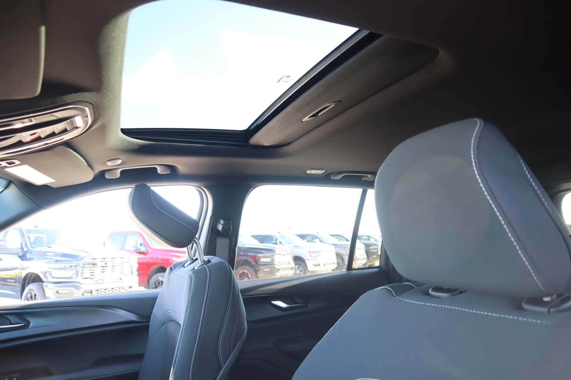 New 2026 Jeep Grand Cherokee Laredo image 15