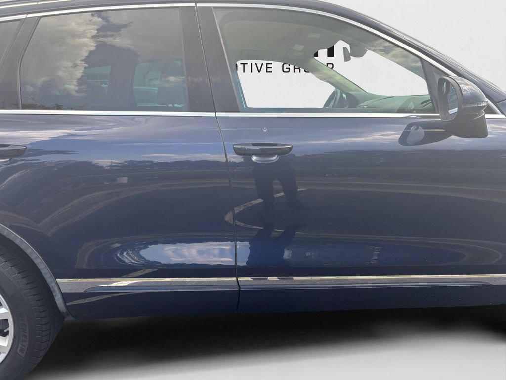 Used 2013 Volkswagen Touareg TDI AWD/4WD image 19