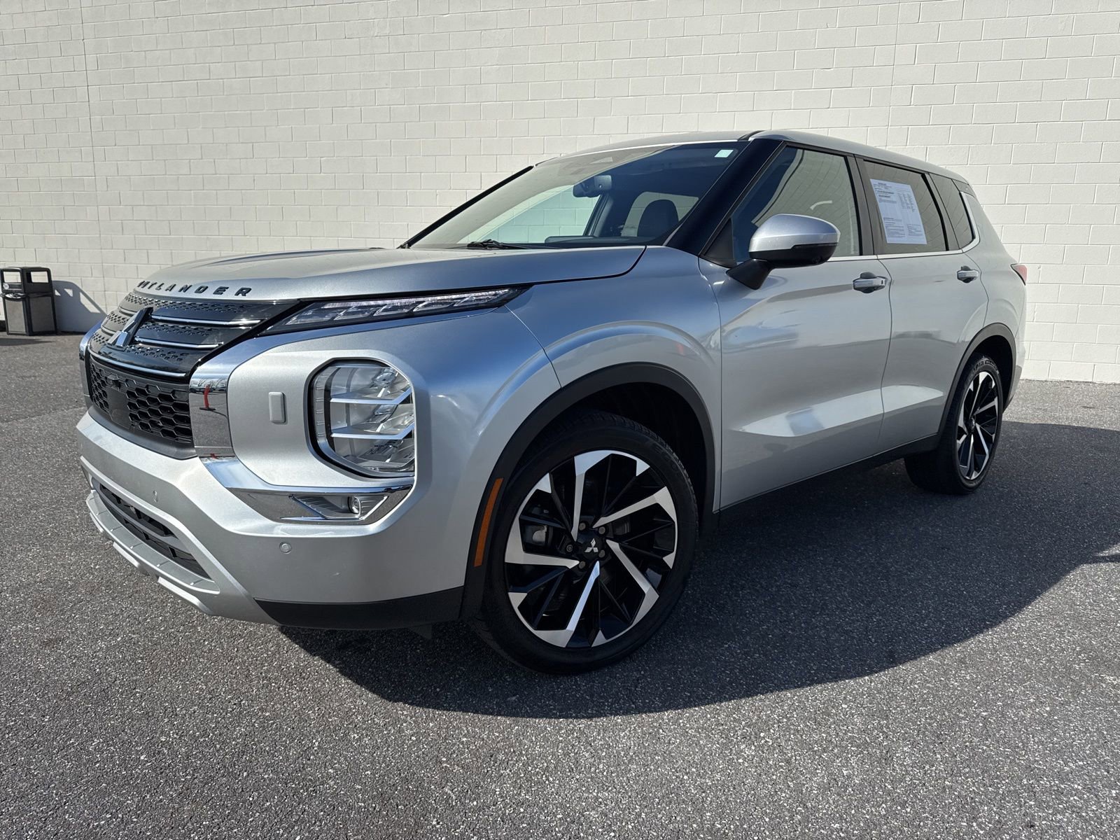 Used 2024 Mitsubishi Outlander SE Black Edition image 1