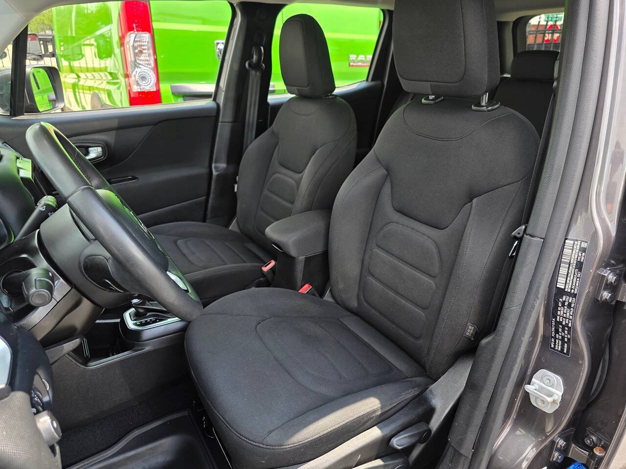 Used 2020 Jeep Renegade Latitude FWD image 10