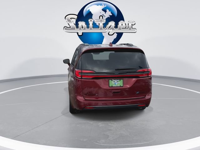 Used 2021 Chrysler Pacifica Touring-L w/ S Appearance Package image 8