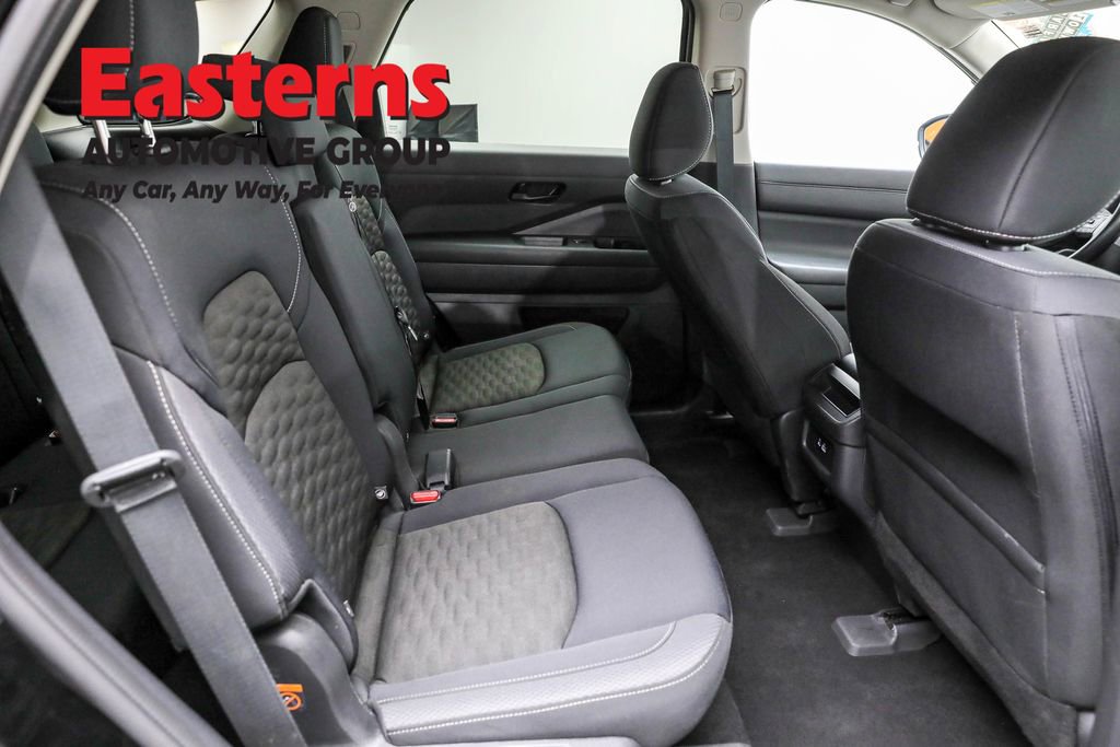 Used 2024 Nissan Pathfinder S image 23