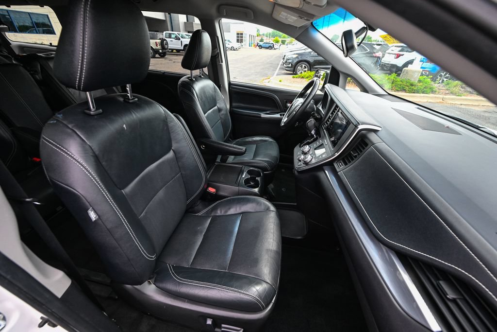 Used 2017 Toyota Sienna SE FWD image 25