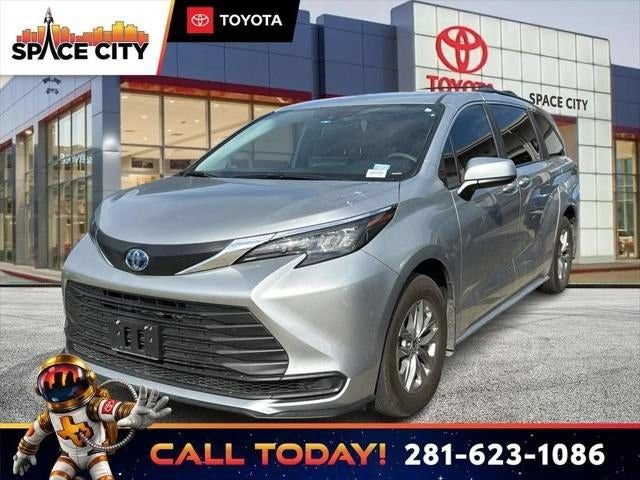 Used 2025 Toyota Sienna LE FWD video 2