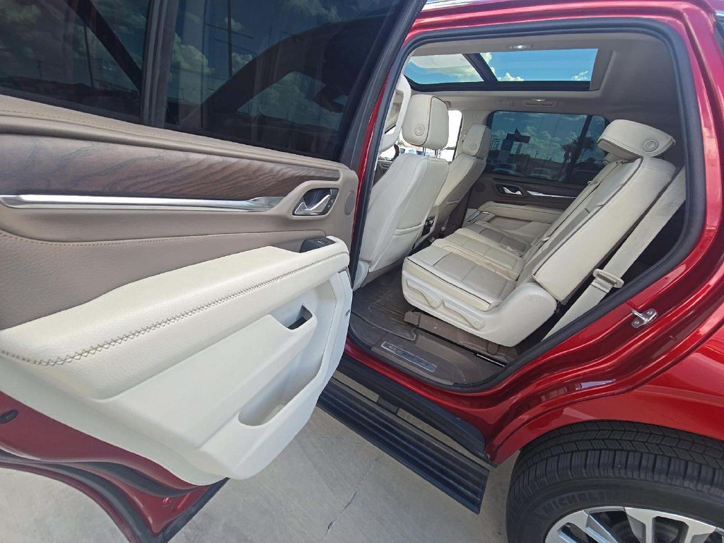 Used 2021 GMC Yukon Denali w/ Denali Premium Package AWD/4WD image 8