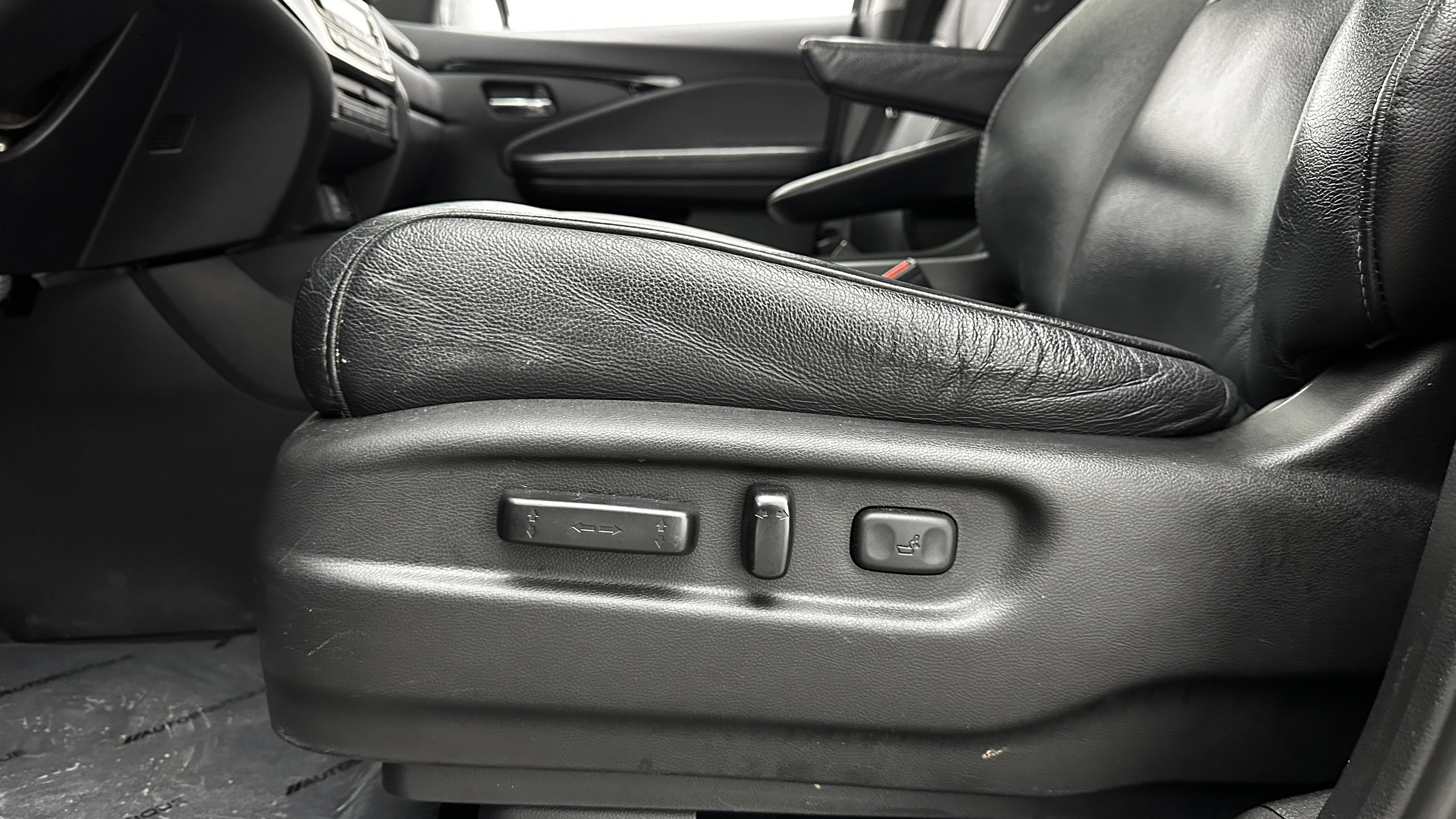 Used 2018 Honda Pilot Touring image 13