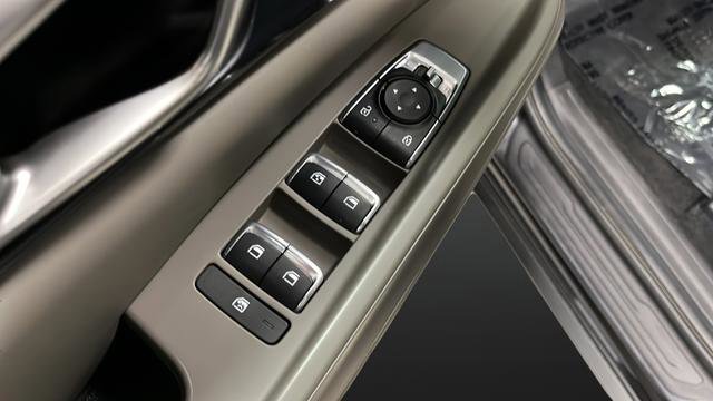 Used 2025 Kia Carnival FWD image 21