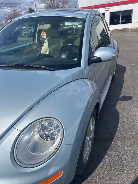 Used 2010 Volkswagen Beetle Coupe image 32