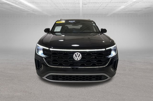 Used 2024 Volkswagen Atlas Cross Sport SE AWD/4WD image 2