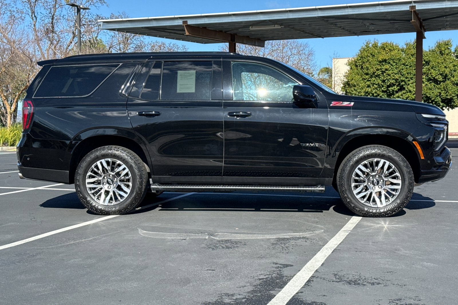 Used 2025 Chevrolet Tahoe Z71 image 3