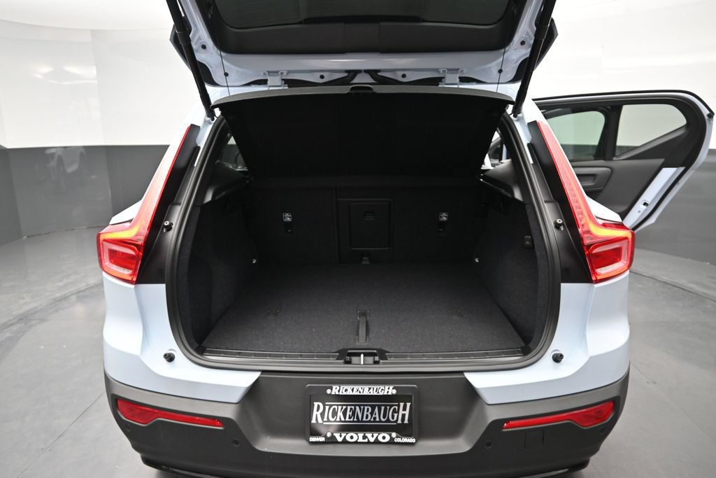 New 2026 Volvo XC40 B5 Plus w/ Climate Package AWD/4WD image 17