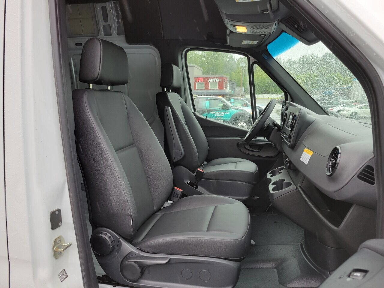 Used 2023 Mercedes-Benz Sprinter 2500 w/ Acoustic Package image 16