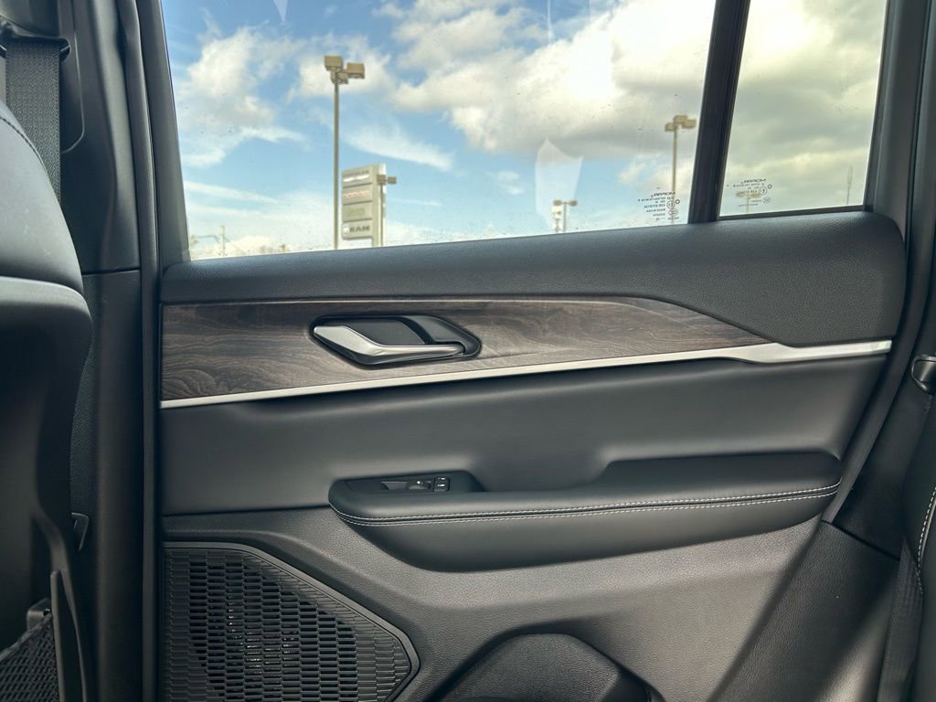 New 2026 Jeep Grand Cherokee Altitude image 29