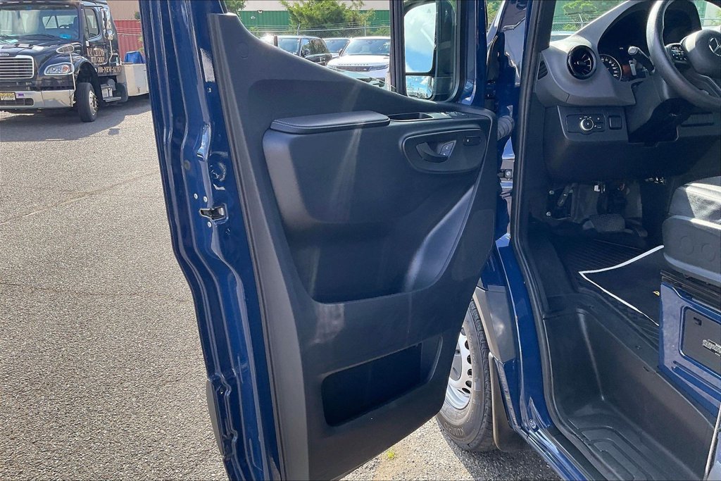 Used 2024 Mercedes-Benz Sprinter 2500 image 14