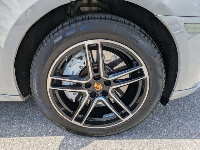 Used 2020 Porsche Macan Turbo image 11