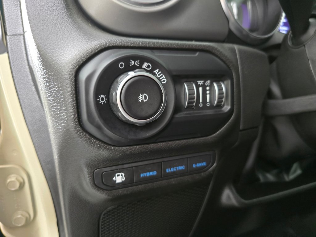Used 2022 Jeep Wrangler Unlimited Rubicon 4xe w/ Cold Weather Group AWD/4WD image 25