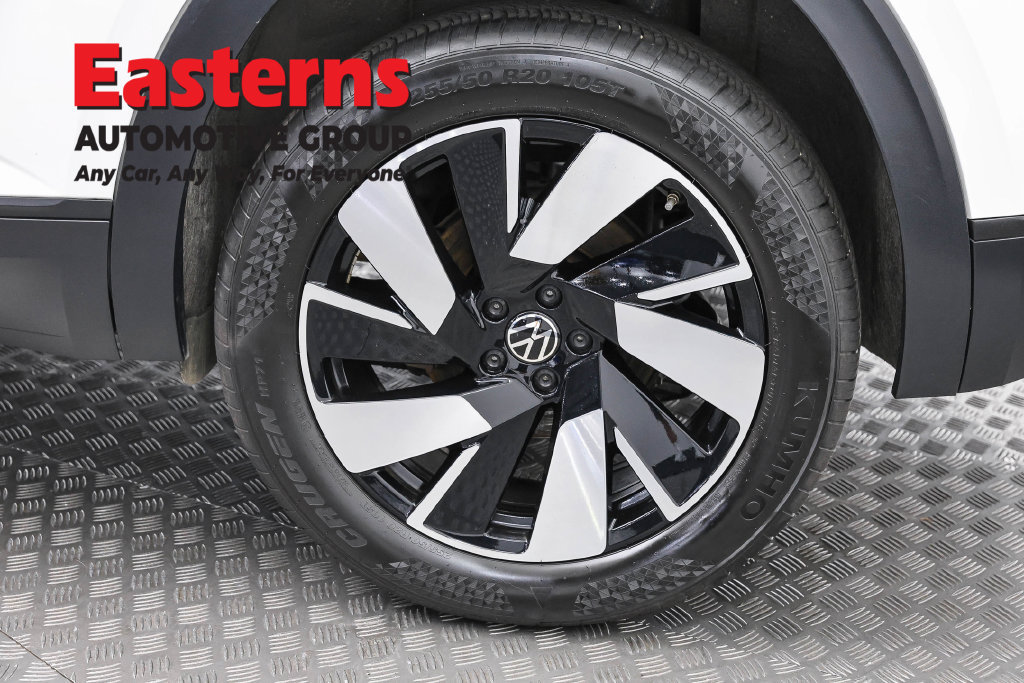 Used 2025 Volkswagen Atlas Cross Sport SE FWD image 33