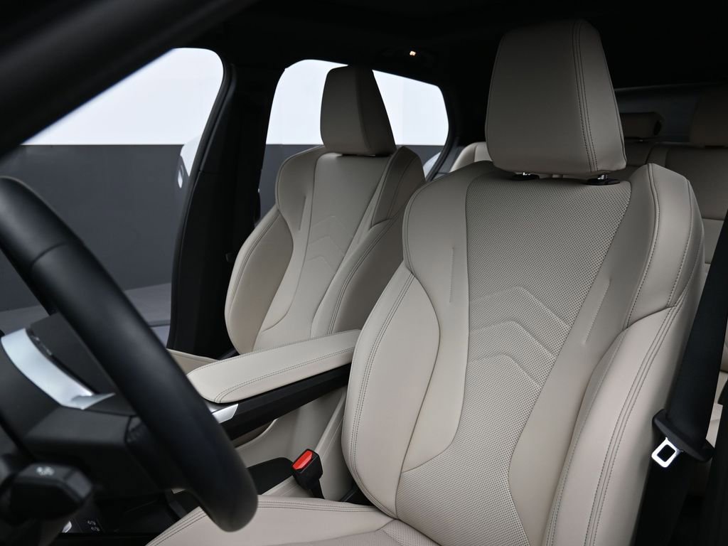 Used 2025 BMW X2 xDrive28i w/ Premium Package image 10