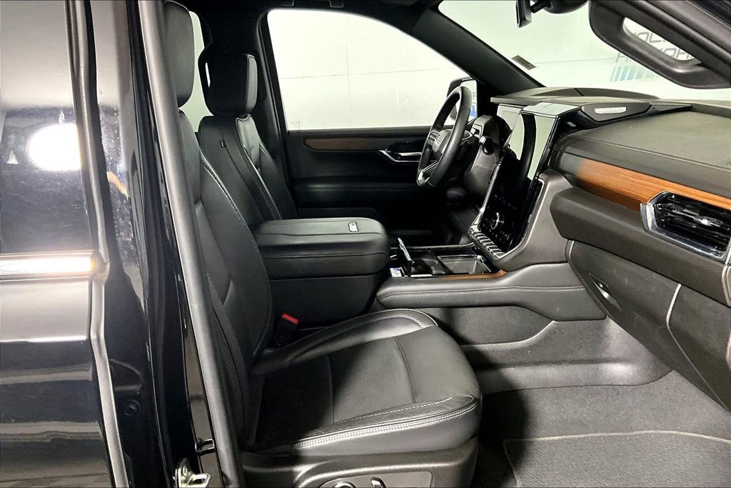 Used 2025 GMC Yukon Denali image 6