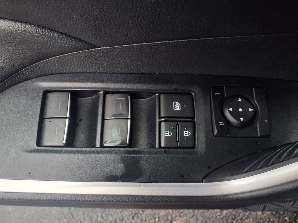 Used 2022 Toyota RAV4 XLE FWD image 11
