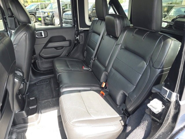 Used 2020 Jeep Wrangler Unlimited Sahara image 32