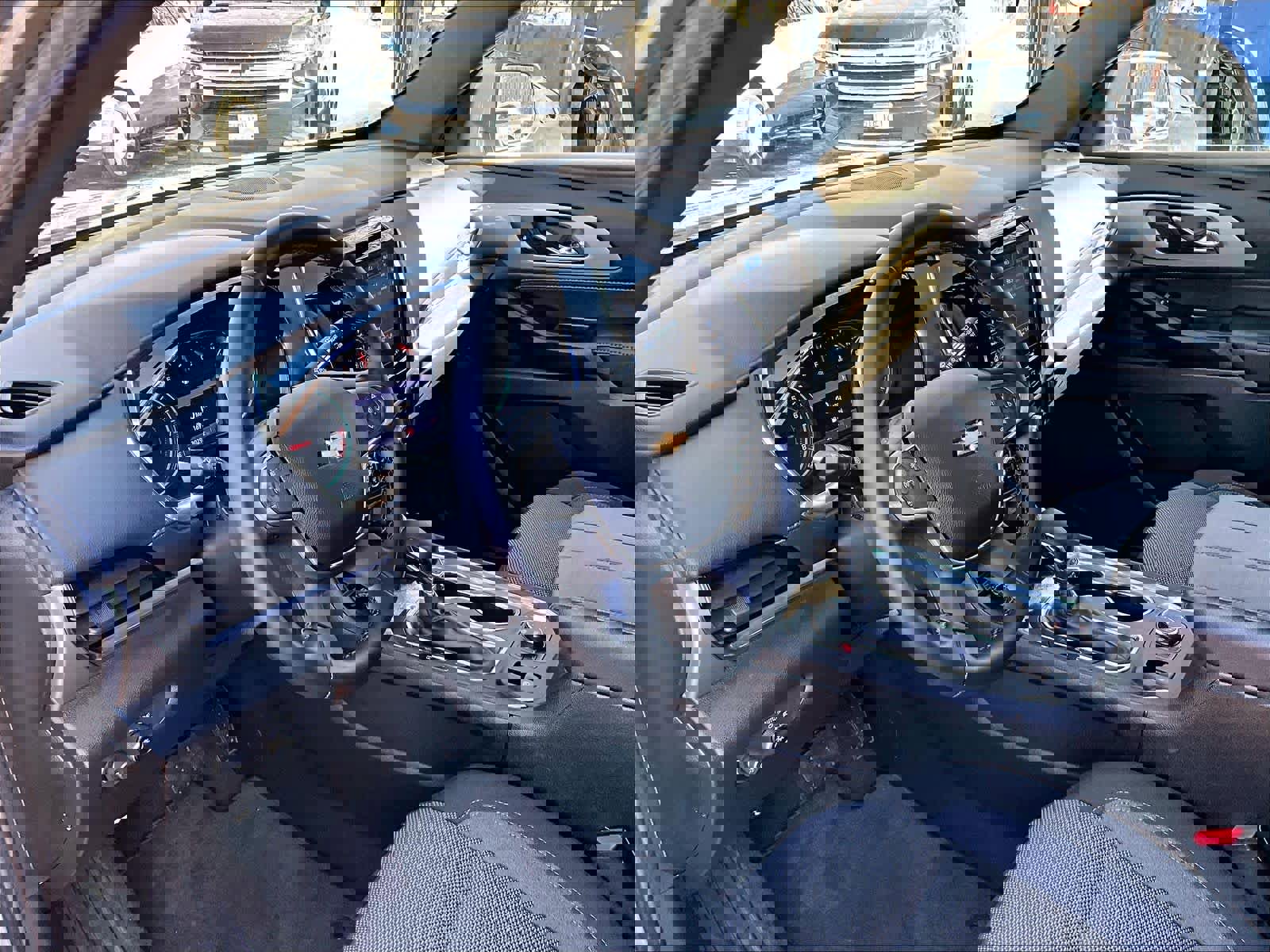 Used 2023 Chevrolet Traverse LT image 8